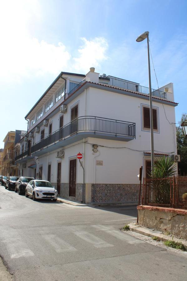 La Stanza Vicino Al Mare , Una Camera Da Letto E Bagno Con Balcone Vista Mare Apartman Balestrate Kültér fotó