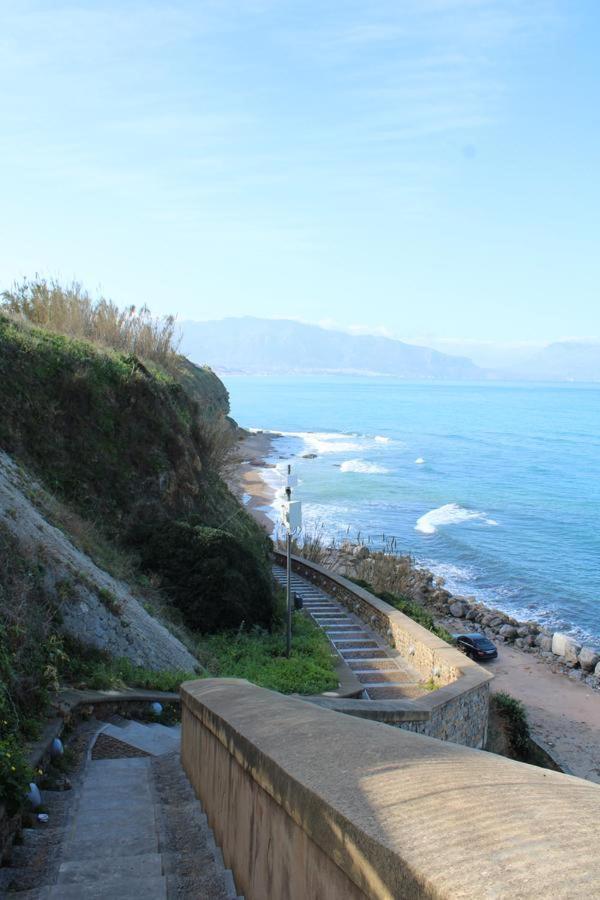 La Stanza Vicino Al Mare , Una Camera Da Letto E Bagno Con Balcone Vista Mare Apartman Balestrate Kültér fotó