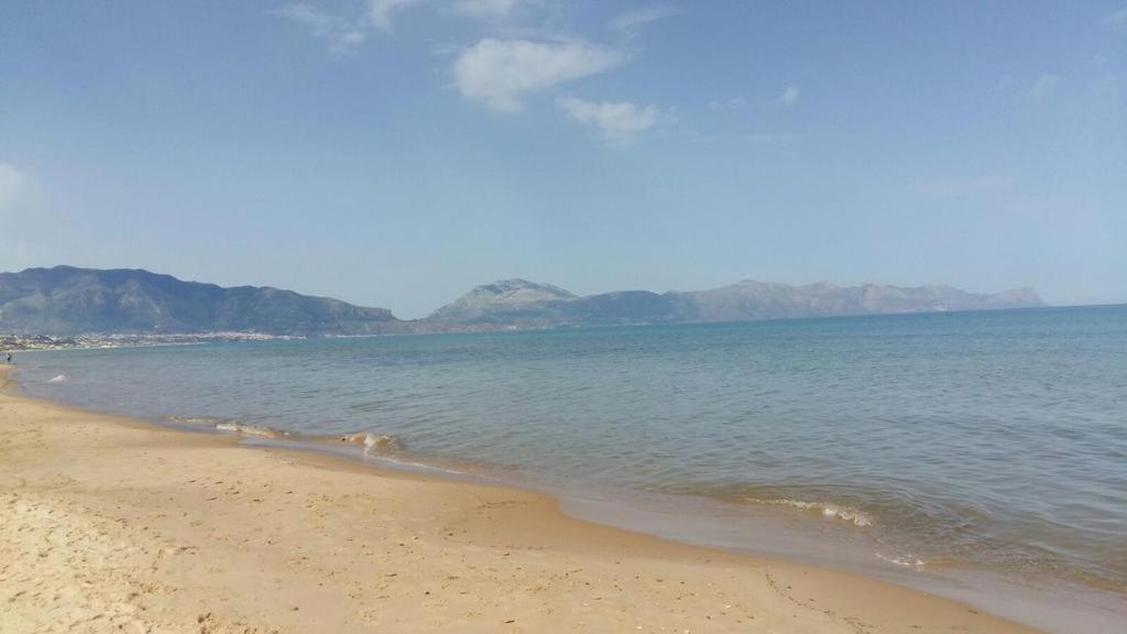 La Stanza Vicino Al Mare , Una Camera Da Letto E Bagno Con Balcone Vista Mare Apartman Balestrate Kültér fotó