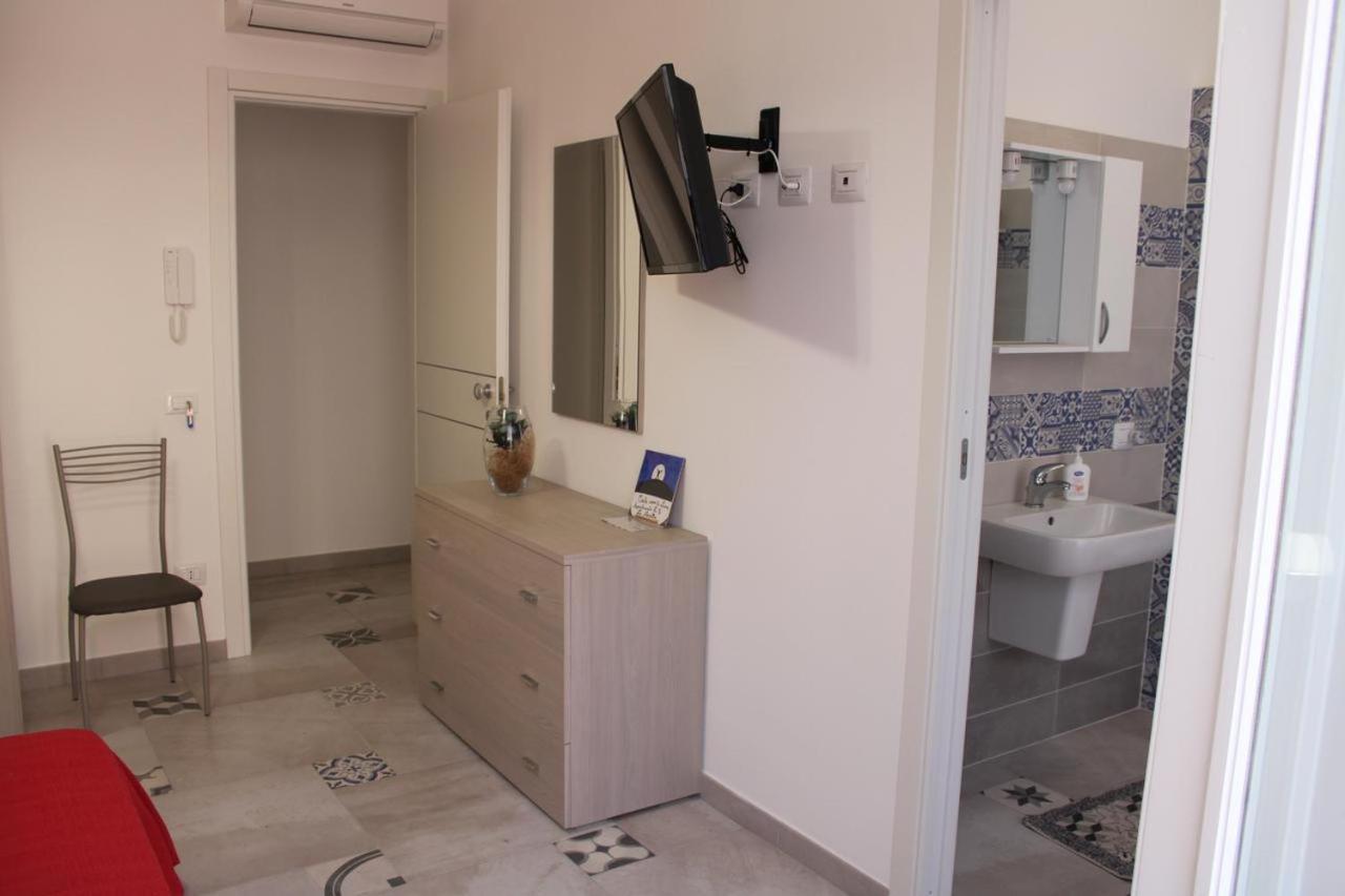 La Stanza Vicino Al Mare , Una Camera Da Letto E Bagno Con Balcone Vista Mare Apartman Balestrate Kültér fotó